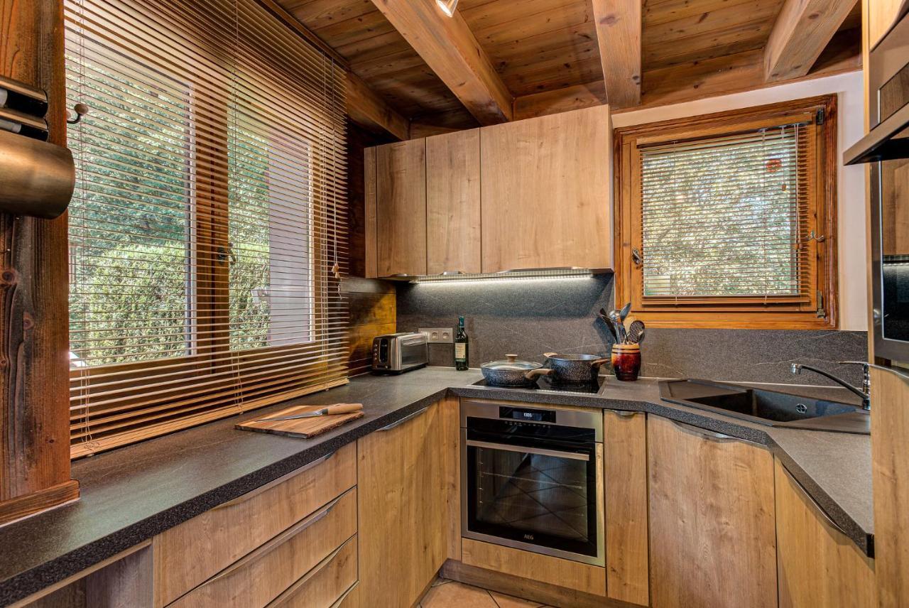 Chalet Blackbushe - Traditional Chalet - Alpes Travel - Sleeps 4-6 เลอุชส์ ภายนอก รูปภาพ