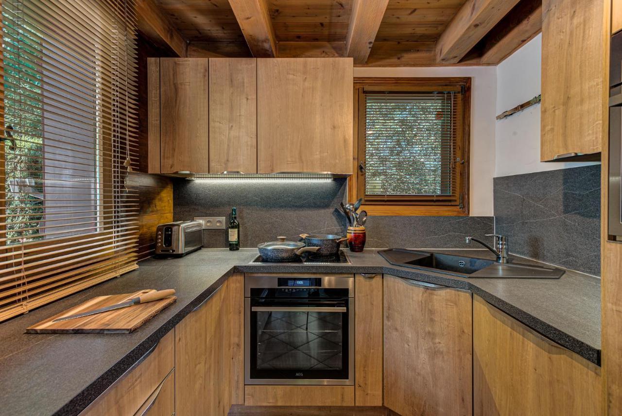 Chalet Blackbushe - Traditional Chalet - Alpes Travel - Sleeps 4-6 เลอุชส์ ภายนอก รูปภาพ