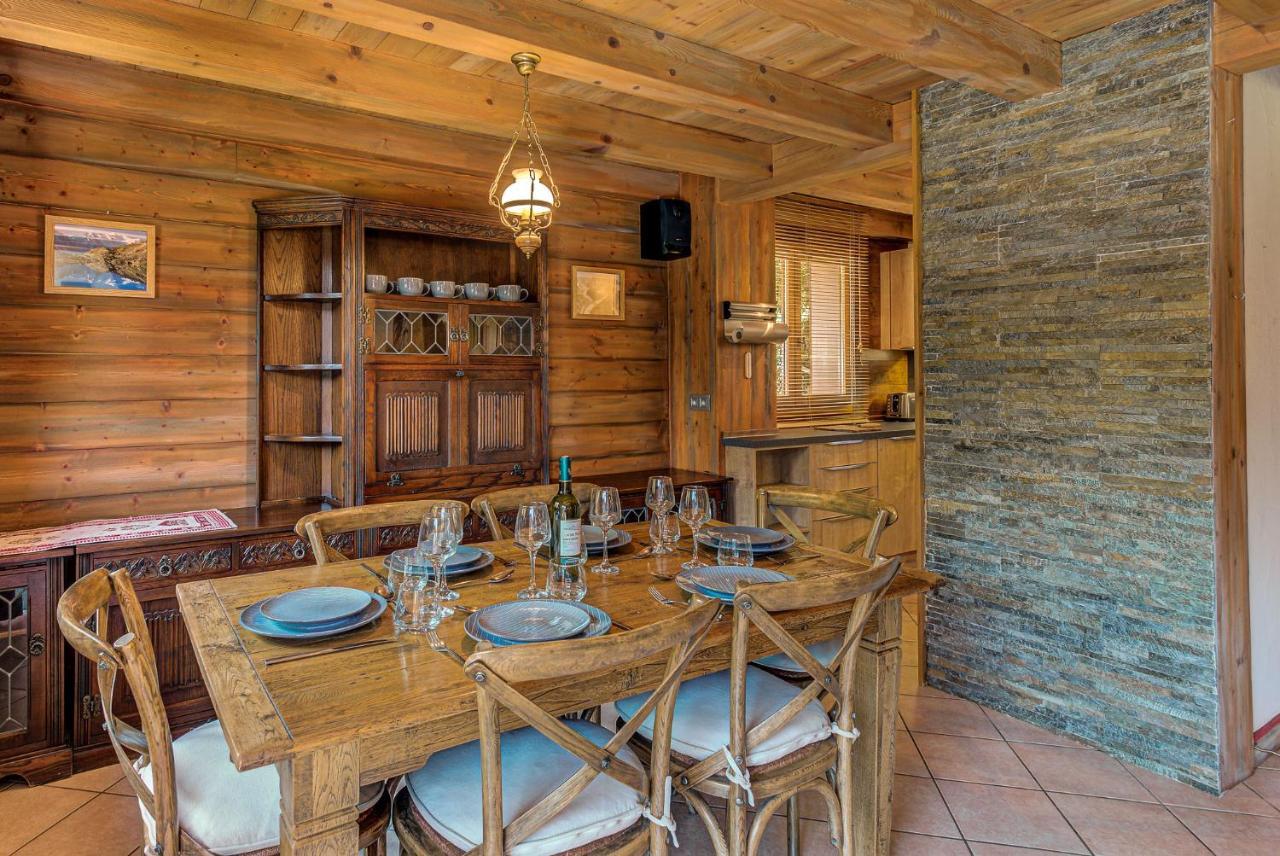 Chalet Blackbushe - Traditional Chalet - Alpes Travel - Sleeps 4-6 เลอุชส์ ภายนอก รูปภาพ